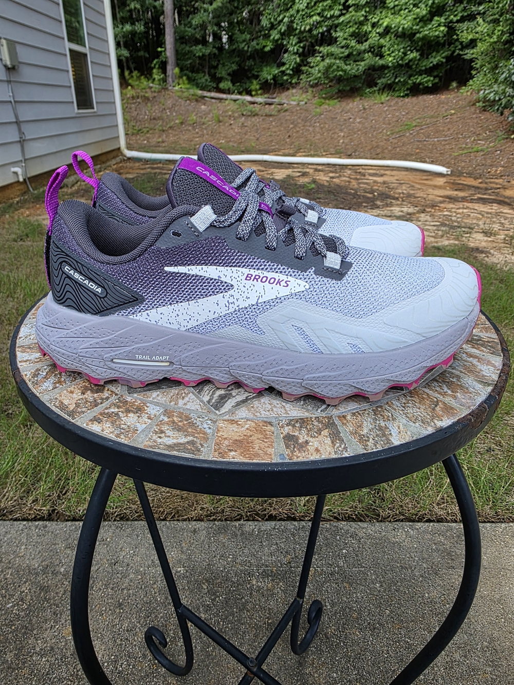 Brooks Cascadia 17 1203921B028 Oyster/Blackened Trail Shoe Women Sz 7 B Worn 3x